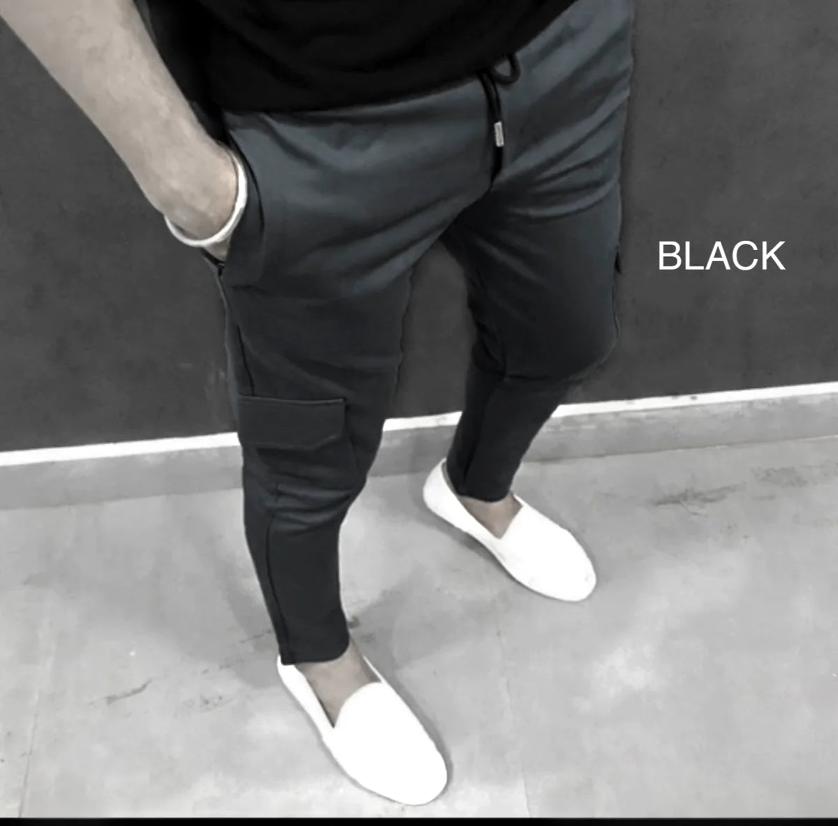 Everyday Versatility: Men's Essential Black Cargo Pants