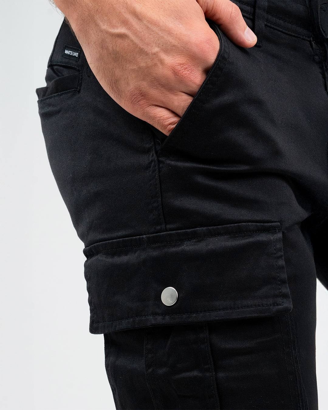 MEN’S BLACK CARGO SHORTS