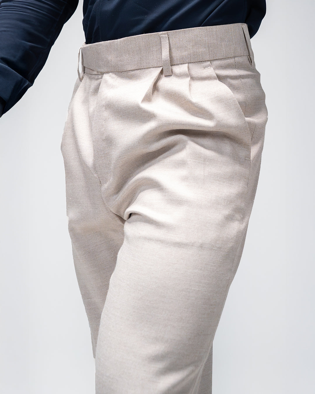 MEN’S SLIM-FIT BEIGE PLEATED TROUSERS
