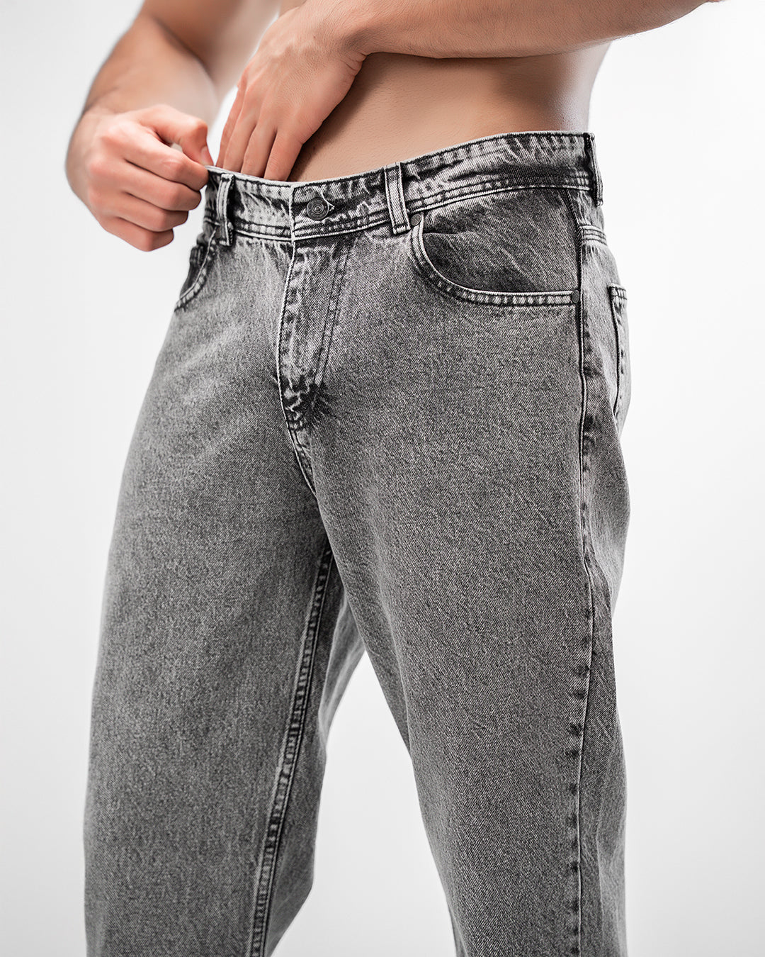 MEN’S GREY STRAIGHT-LEG JEANS