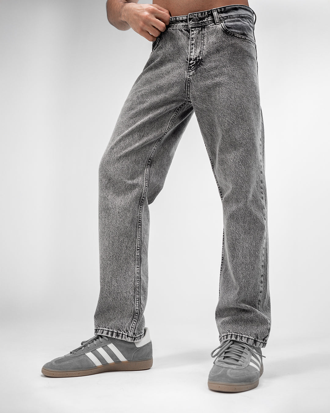 MEN’S GREY STRAIGHT-LEG JEANS