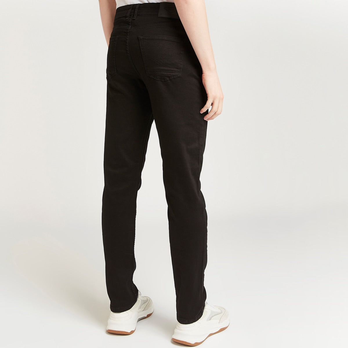 Black Full Length Solid Jeans with Pocket Detail and Belt Loops