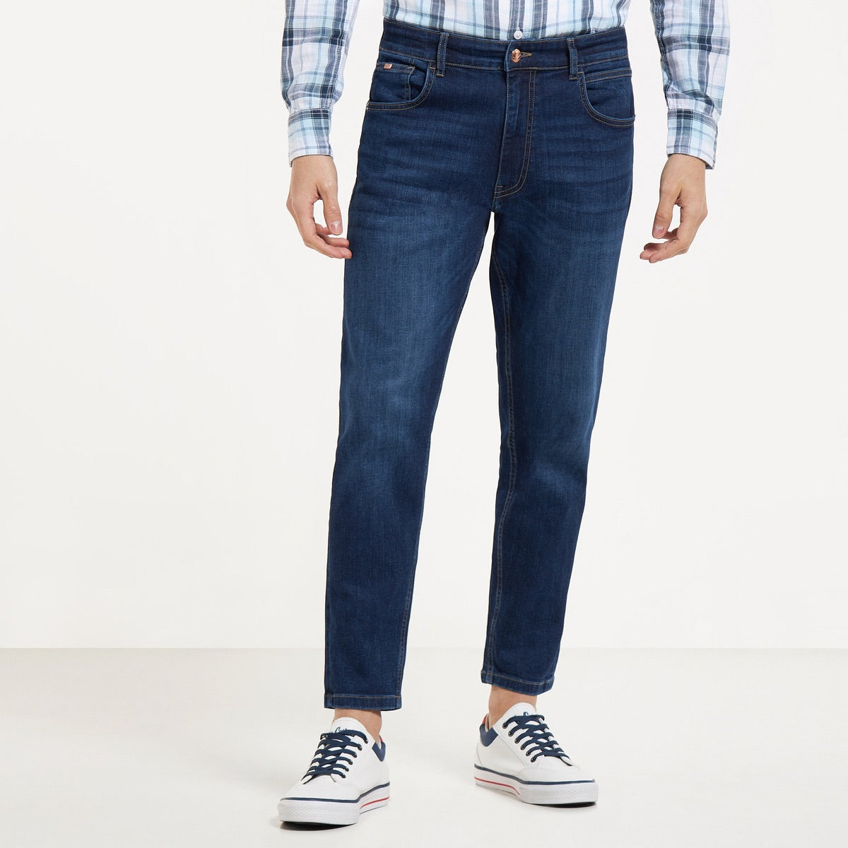 Solid Carrot Fit Jeans with Pockets