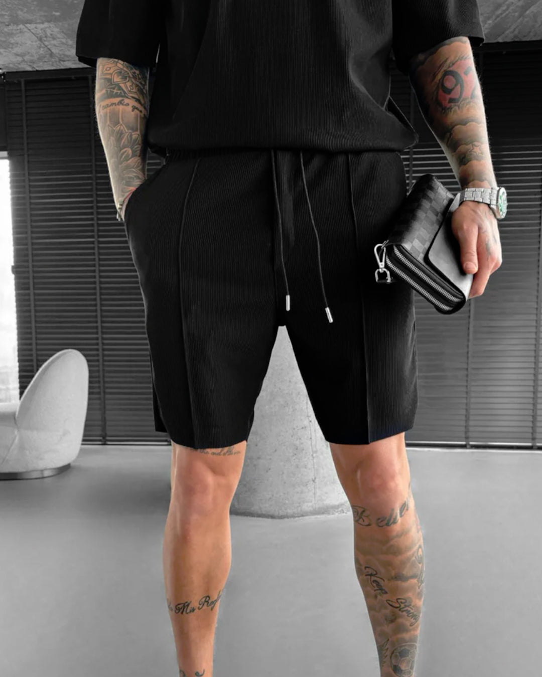 LOOSE FIT TEXTURED SEAM SHORTS - BLACK