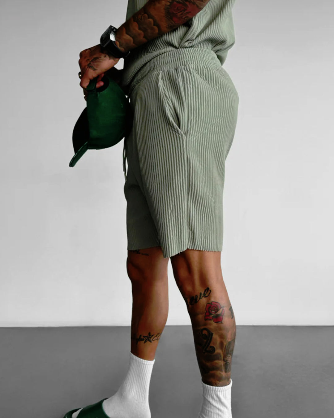 LOOSE FIT RIBBED SHORTS - TEA GREEN