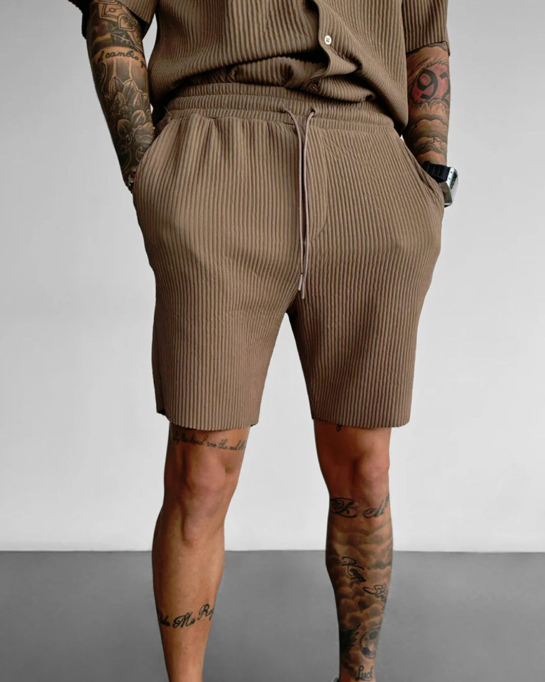 LOOSE FIT RIBBED SHORTS - BROWN